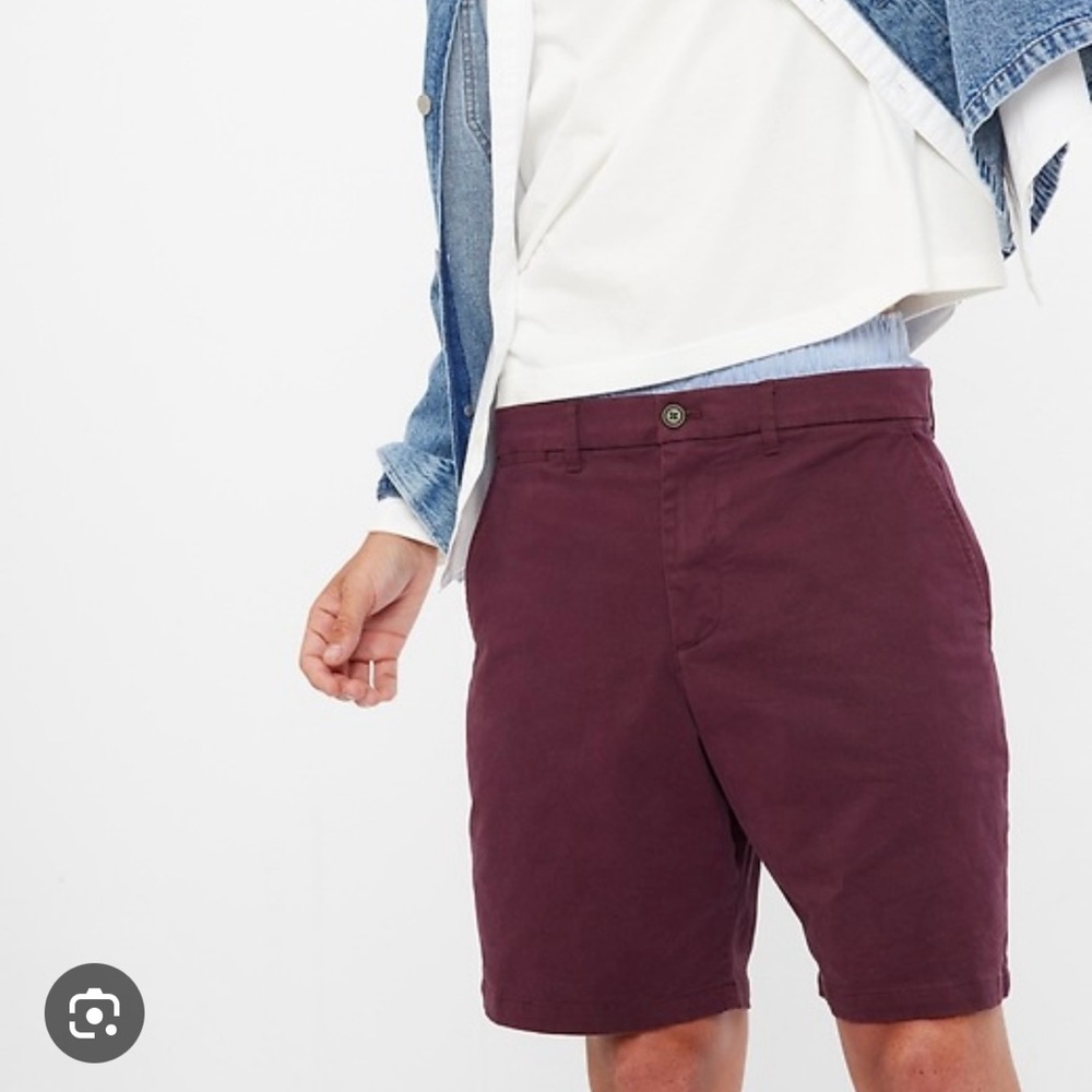 GAP 10” Shorts. Mens Size 32. Burgundy color